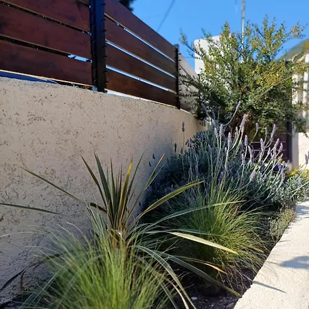 Nyaraló Abelaki Paramónasz